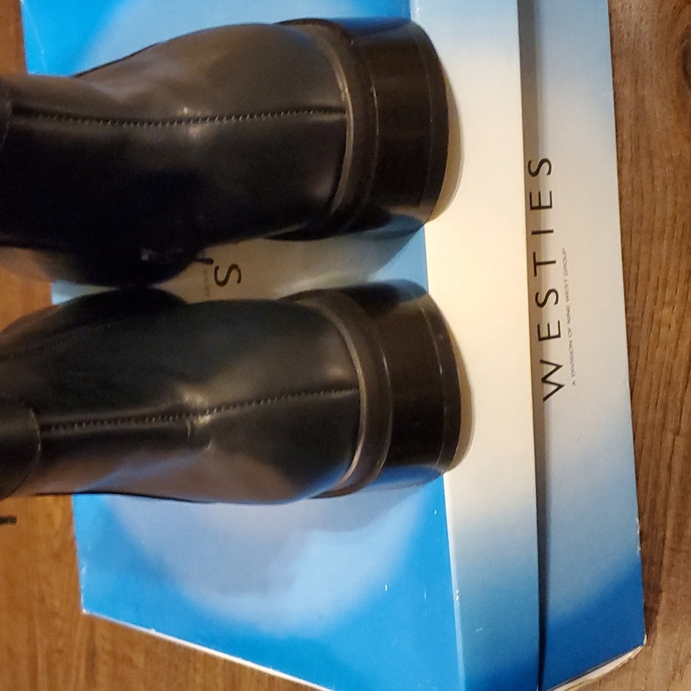 Boots - Picture 3 of 4